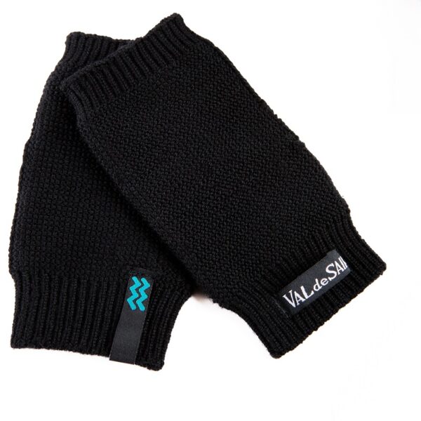 Mitaines noires en laine avec logo turquoise et étiquette Cotentin Unique et Tricoterie du Val de Saire