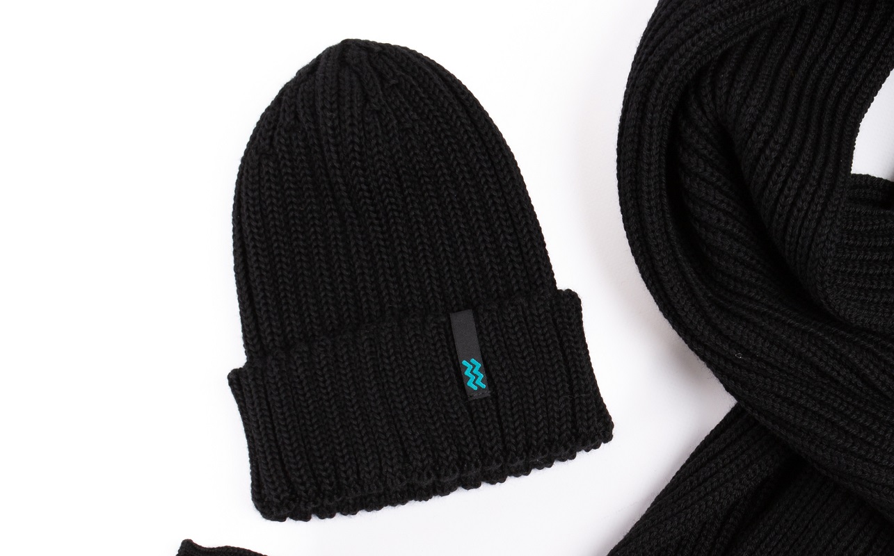 Bonnet Noir Bonnet noir en laine avec étiquette Cotentin Unique et Tricoterie du Val de Saire