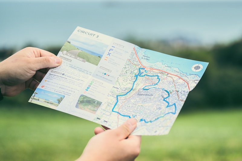 shooting_trail_vetements_topoguide__light-30-2.jpg Topo-guide de Cherbourg – Image 2