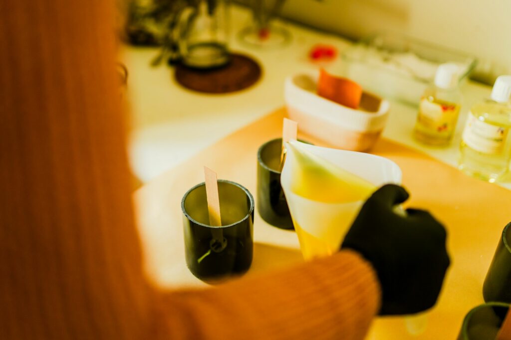 Aurore Pismont de pomologiq qui coule ses bougies